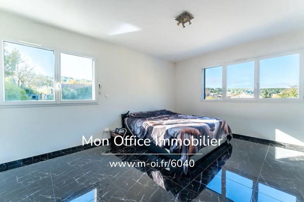 � vendre  Villa Mimet (13105)