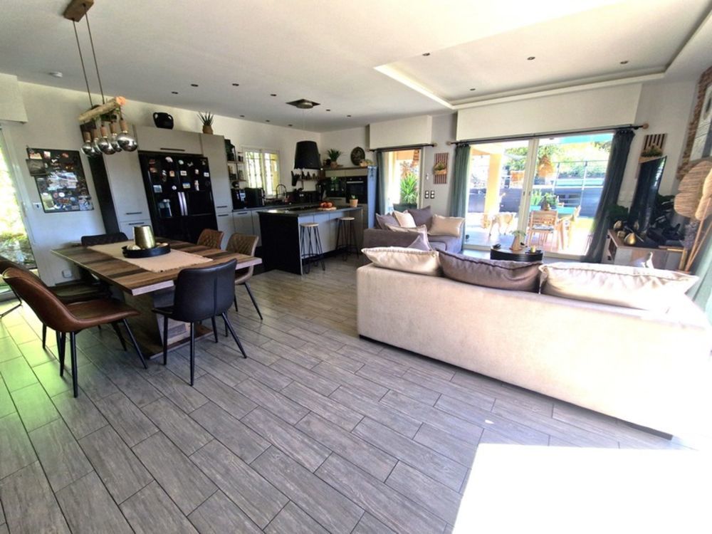 � vendre  Villa La Roquette-sur-Var (06670)