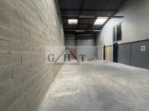 ENTREPOT BUREAU 400M&sup2; A VAUX LE PENIL A LA LOCATION 4626 77000 Vaux le penil