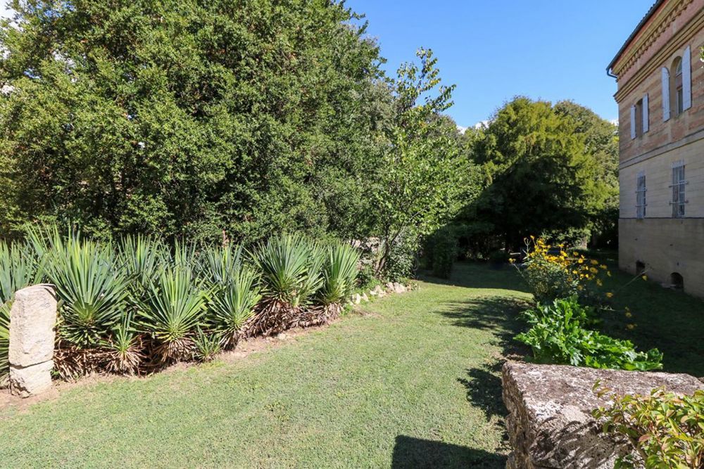 � vendre  Propri�t�/ch�teau Uz�s (30700)