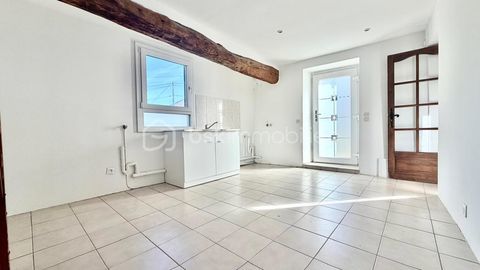   MAISON DE VILLE 112 M� � 3 CHAMBRES � COUR EXT�RIEURE � TOITURE NEUVE Maison - 5 pi�ce(s) - 112 m�