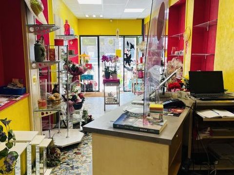 EXCLUSIVITE ! Chaleur et confort dans un local commercial polyvalent au c�ur de la ville ! 259000 38510 Morestel