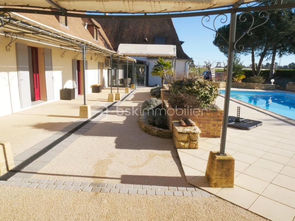 � vendre  Propri�t�/ch�teau La Douze (24330)