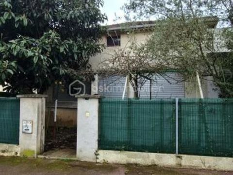   Maison atypique � fort potentiel! Maison - 8 pi�ce(s) - 216 m�