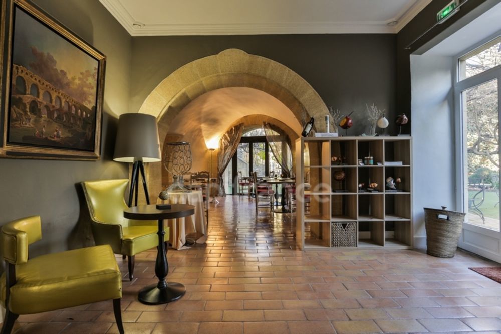 � vendre  Propri�t�/ch�teau Uz�s (30700)