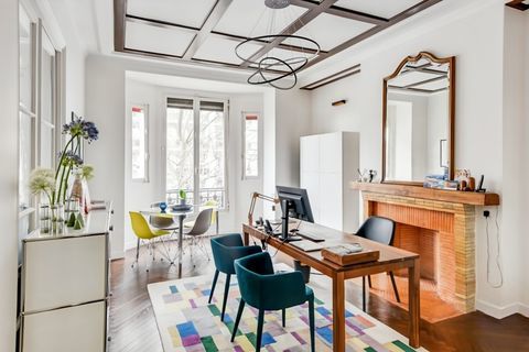 A louer bureaux livr&eacute;s r&eacute;nov&eacute;s avec parquet, moulures et chemin&eacute;es 12484 75017 Paris