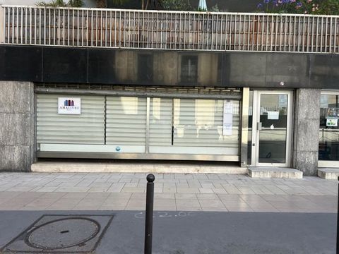 local commercial de 105m&sup2; disponible de suite 3499 75015 Paris