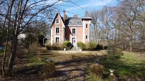   Demeure d'exception en pleine nature � 8 hectares de bois priv�s Propri�t�/ch�teau - 10 pi�ce(s) - 197 m�