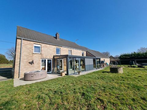   Maison Neuville Lez Beaulieu 8 pi�ce(s) 202 m2 Maison - 8 pi�ce(s) - 202 m�