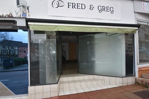 Centre CHAUFFAILLES Local commercial avec appartement &agrave; l'&eacute;tage 29500 71170 Chauffailles