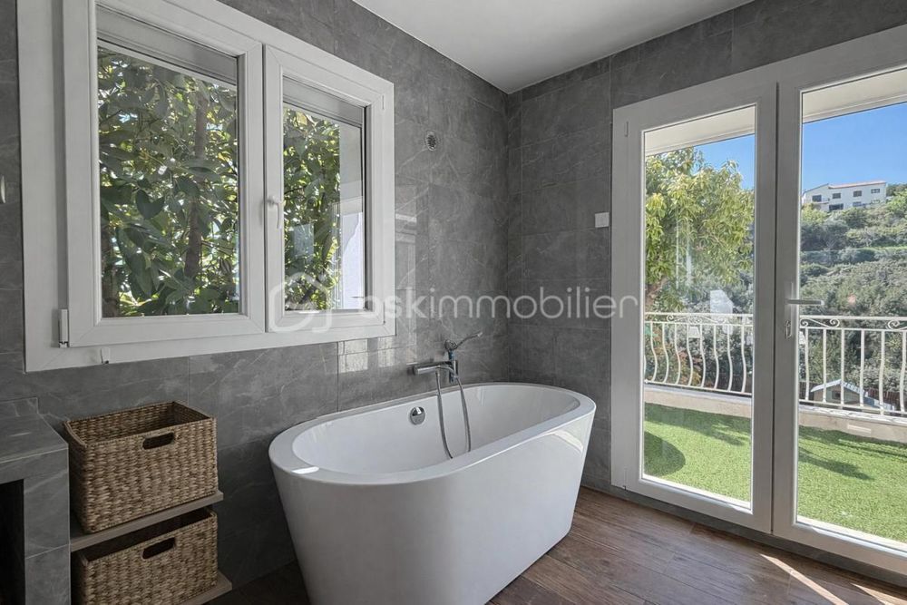 � vendre  Villa Saint-Laurent-du-Var (06700)