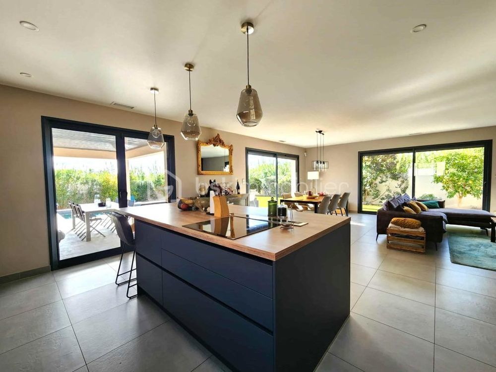 � vendre  Villa Tourbes (34120)