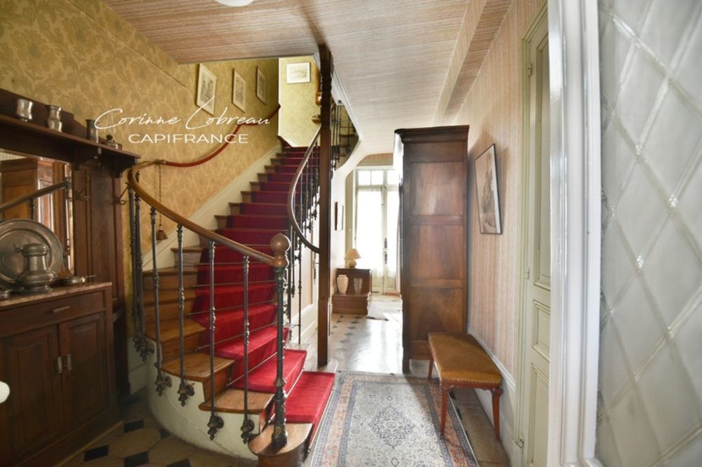 � vendre  Propri�t�/ch�teau La Roche-Vineuse (71960)