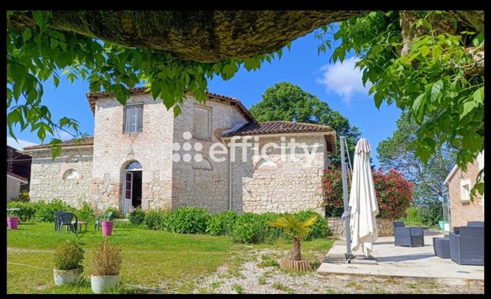 � vendre  Maison Saint-Martin-de-Coux (17360)