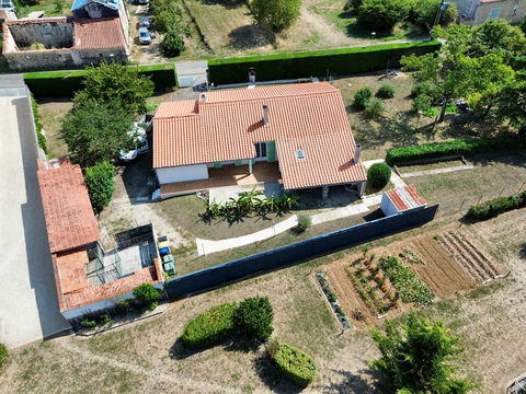   DOIX LES FONTAINES 85200 AGREABLE MAISON SEMI PLAIN PIED 3 CHAMBRES AVEC ANNEXES ET JARDIN 1500M� CLOS Maison - 5 pi�ce(s) - 102 m�