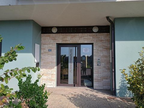 LES ABRETS EN DAUPHINE - Local professionnel 2885 38000 Les abrets en dauphine