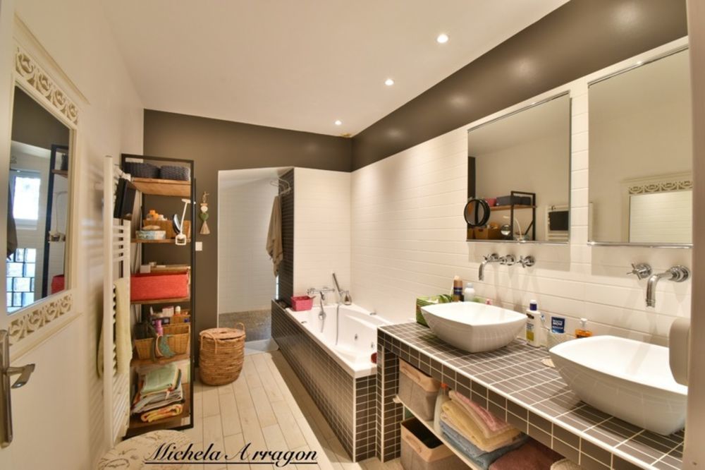 � vendre  Propri�t�/ch�teau Lac�p�de (47360)