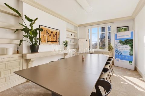 Lumineux / Balcon / Beaux volumes / Immeuble de standing 12692 75008 Paris