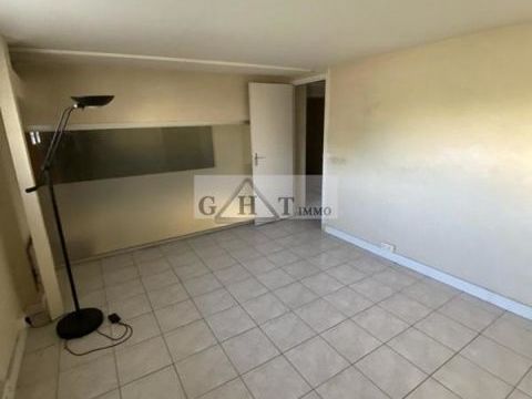 A LOUER LOCAL COMMERCIAL SAINT MAUR DES FOSSES 1631 94210 Saint maur des fosses