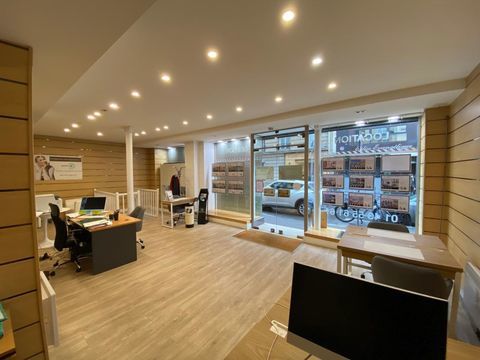 Emplacement Prime, en location pure, sans pas de porte ni reprise 5791 75011 Paris