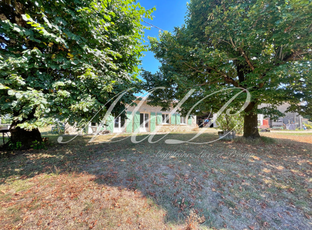 � vendre  Maison Bonneville-et-Saint-Avit-de-Fumadi�res (24230)