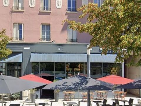 Id&eacute;al investisseur Bar restaurant Licence IV 130 m2 sur t&egrave;nement 550m2 au total Murs possibles 693000 69007 Lyon 7eme arrondissement