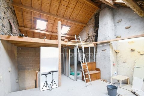   BELLE MAISON DE VILLAGE 200M2 - TERRAIN 6 ARES - GRAND GRENIER AMENAGEABLE DE 110M2 - 2 GARAGES 4 VOITURES Maison - 7 pi�ce(s) - 200 m�