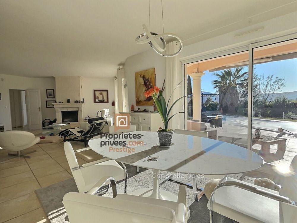 � vendre  Villa Bagnols-en-For�t (83600)