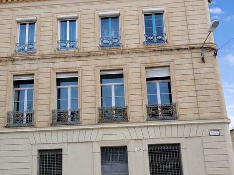 Local/bureau professionnel de 26,5 m&sup2; � Potentiel et rentabilit&eacute; � Lunel 67000 34400 Lunel