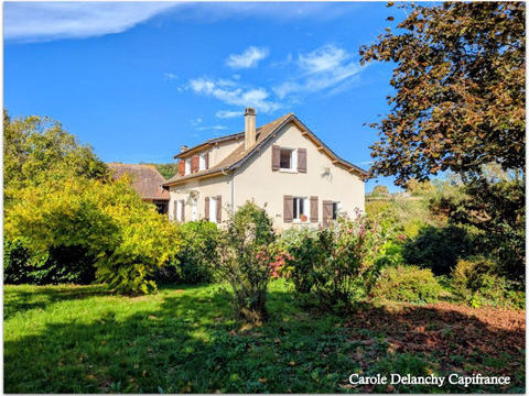   Maison familiale - 4/5 chambres -� vendre � Boueilh, d�pendances sur 2000 m� de terrain Maison - 6 pi�ce(s) - 157 m�