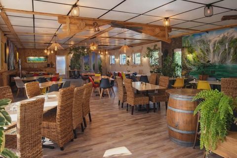 SAINT MARTIN DE LA PLACE - MURS COMMERCIAUX LIBRES 272 m2 270000 49400 49400 saumur