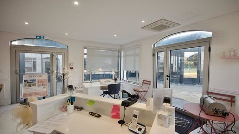 Local commercial Chatelaillon Plage 4 pi&egrave;ce(s) 52 m2 775 17340 Chatelaillon plage