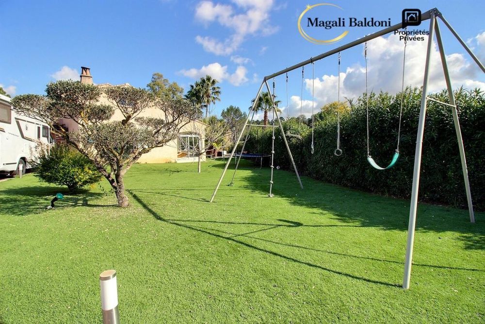 � vendre  Villa Roquebrune-sur-Argens (83520)