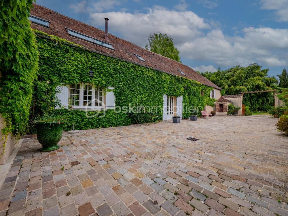 � vendre  Propri�t�/ch�teau Maillot (89100)