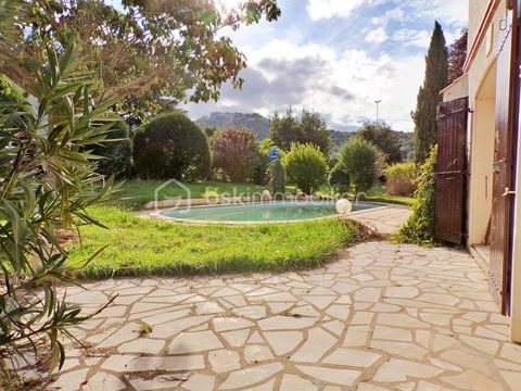   ? GRANDE MAISON FAMILIALE AVEC PISCINE, SOUS-SOL COMPLET & BEAU POTENTIEL � AUSSILLON Maison - 7 pi�ce(s) - 197 m�