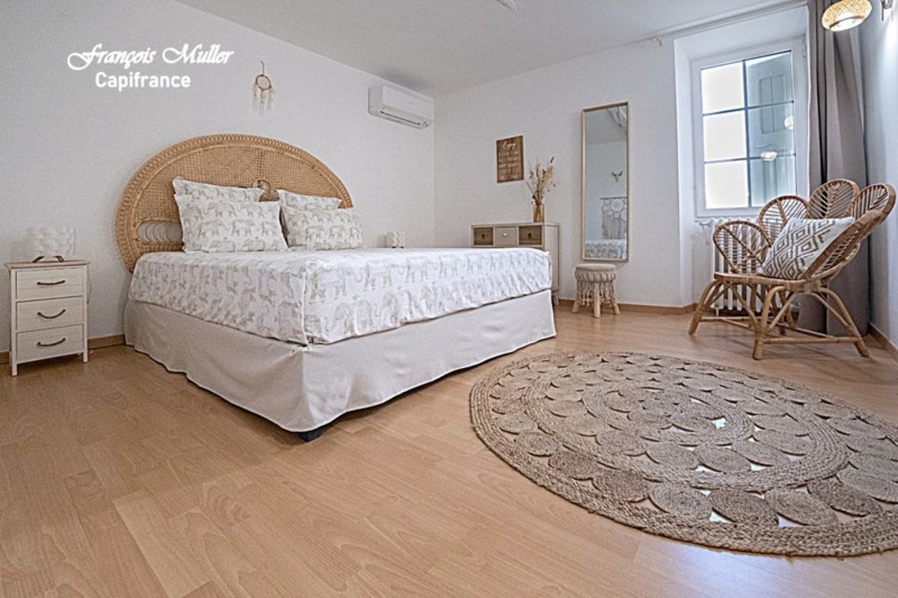 � vendre  Propri�t�/ch�teau Les M�es (04190)