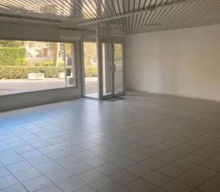  Immeuble � vendre 2 pi�ces 144 m�