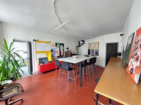 A louer au 3&egrave;me &eacute;tage avec ascenseur 245 m&sup2; de Bureaux 8831 75010 Paris