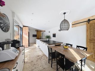  Propri�t�/ch�teau � vendre 6 pi�ces 247 m�