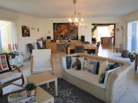   LA ROCHEBEAUCOURT Grande et belle maison en pierres superbement r�nov�e, pr�te � habiter, avec vues, aux portes de la Dordogne Propri�t�/ch�teau - 8 pi�ce(s) - 245 m�