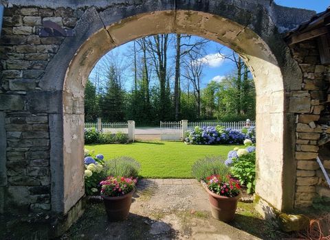   Proche de XERTIGNY (88) Propriete � vendre MAISON 4 pi�ces (env. 140 m2)  + GARAGE AUTOMOBILES de 900 m2 / TERRAIN 7500 m2 env Propri�t�/ch�teau - 5 pi�ce(s) - 140 m�