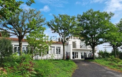   Maison Maison - 8 pi�ce(s) - 205 m�