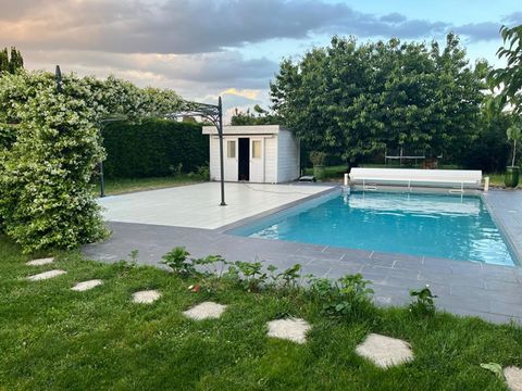   Maison Quincieux 7 pi�ces 204 m2, piscine Maison - 7 pi�ce(s) - 204 m�