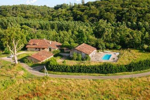   Maison de campagne 7 pi�ces Saint-P�-Saint-Simon (47) Maison - 7 pi�ce(s) - 360 m�