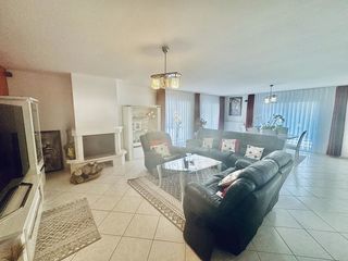  Maison � vendre 8 pi�ces 198 m�