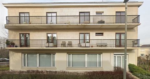 Belle surface A VENDRE  de plain -pied dans un immeuble en pierre agraf&eacute;e, en excellent &eacute;tat au RDC 690000 92310 Sevres