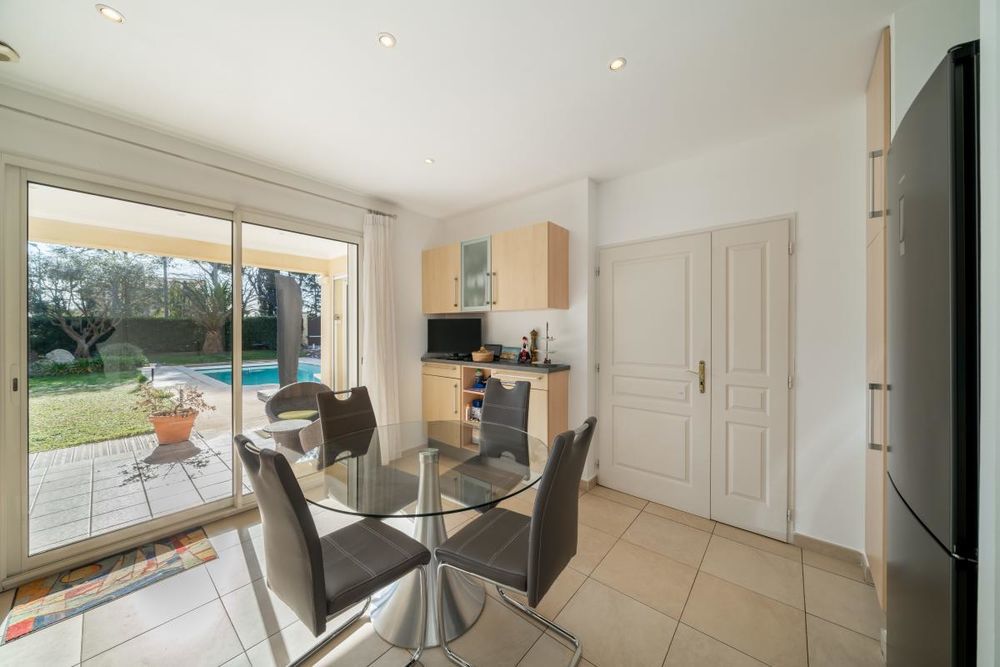 � vendre  Villa Antibes (06600)