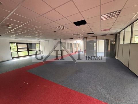 &Agrave; LOUER LOCAUX D'ACTIVIT&Eacute;S ET SERVICES - BUC 2500 78530 Buc