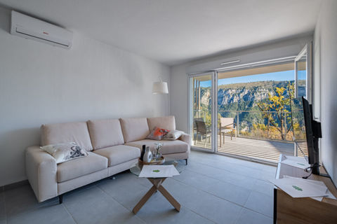   Tr�s beau 3 pi�ces de 66 m� avec  terrasse de 14 m�, un double stationnement et une cave Appartement - 3 pi�ce(s) - 66 m�