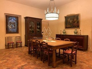  Propri�t�/ch�teau � vendre 15 + pi�ces 1100 m�